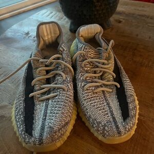 Stylish Knit Sneakers with Black Stripe